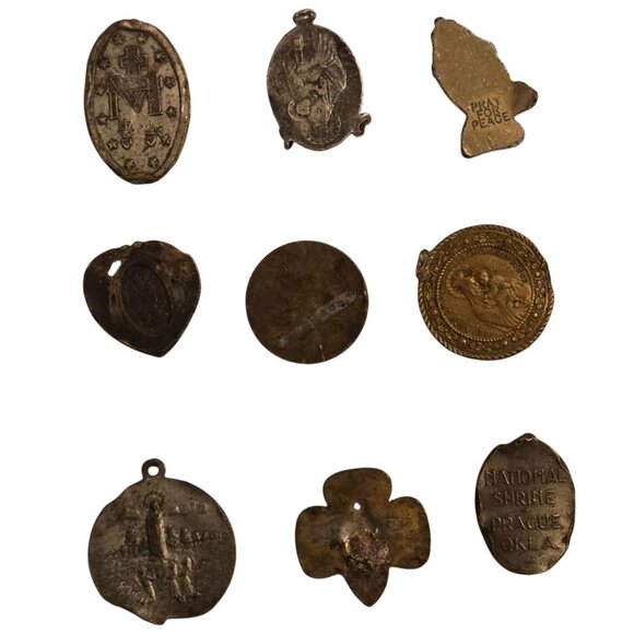 Vintage Religious Medals Pendants Lot Of 9 Jesus Mary Saints Prayer Tokens Etc - Picture 10 of 14